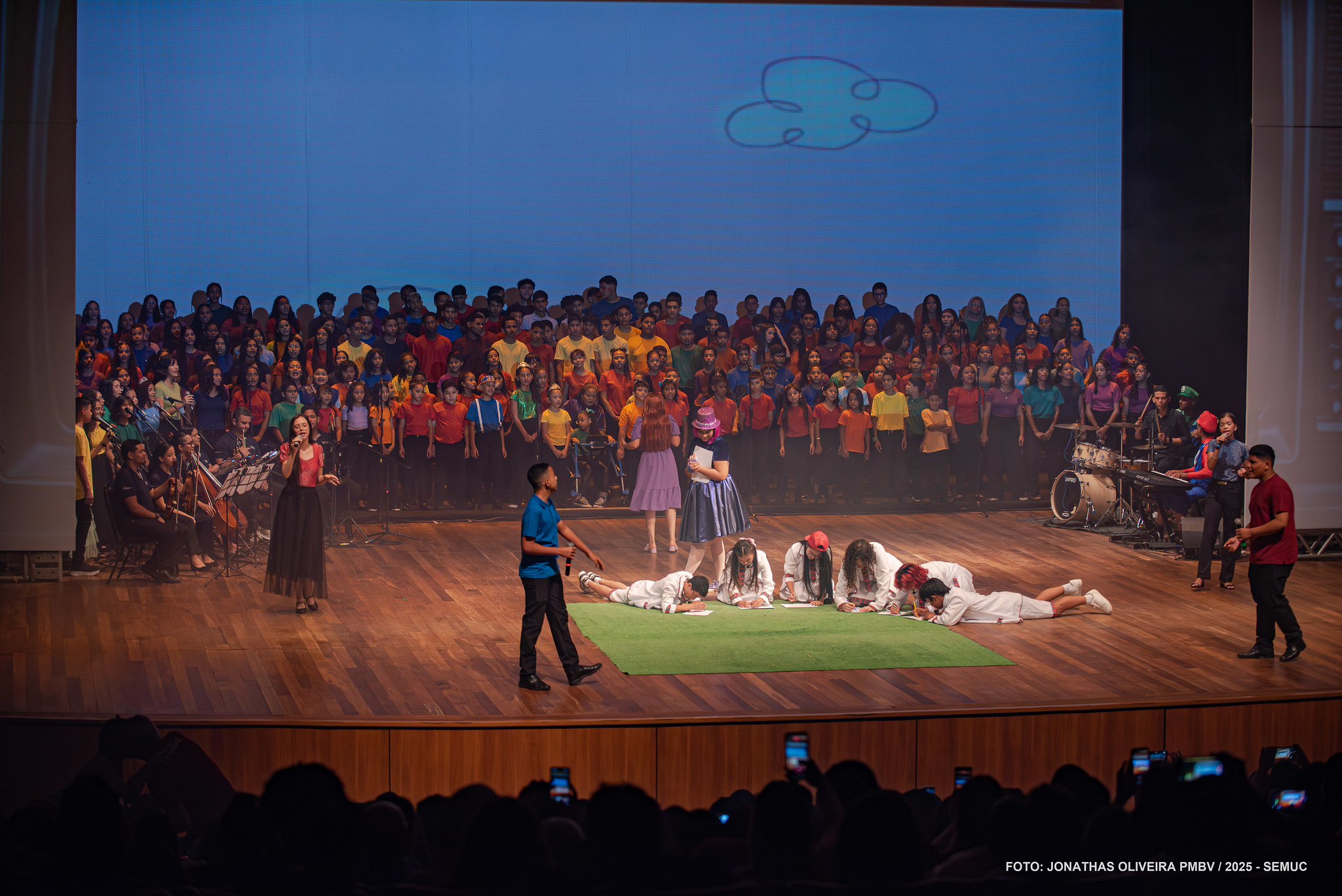 Emoção e nostalgia marcam aniversário de 24 anos do ArtCanto no Teatro Municipal