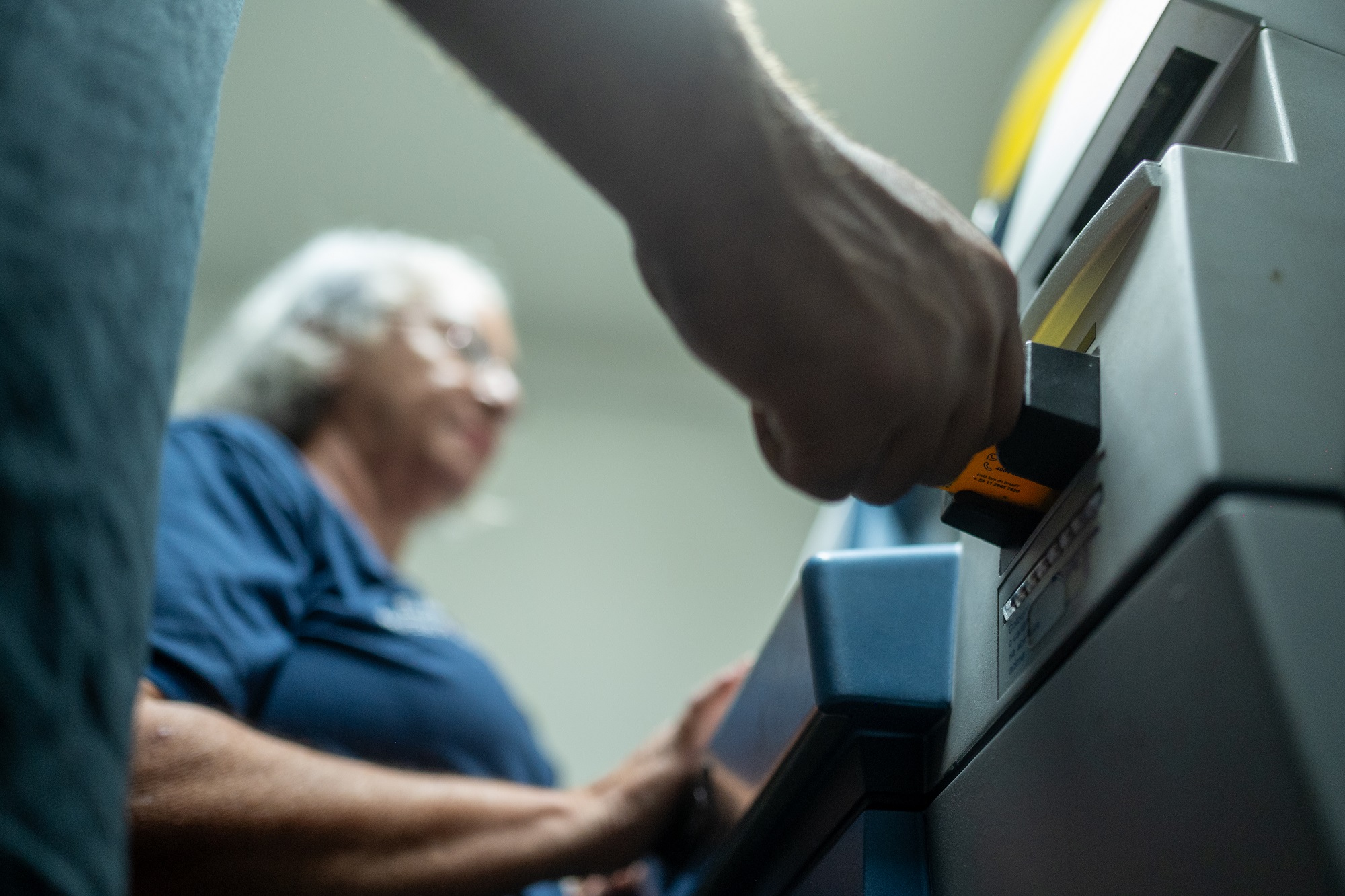 Leis e ações da ALERR protegem idosos contra golpes financeiros