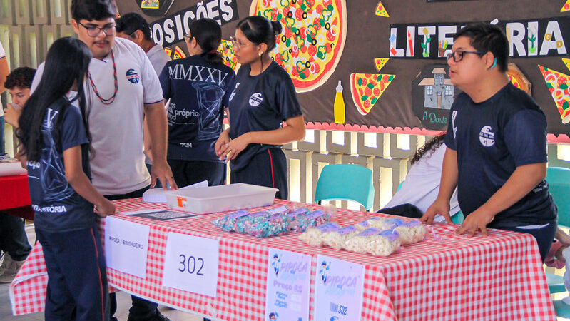 Feira estimula espírito empreendedor entre estudantes da Escola Gonçalves Dias