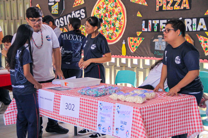 Feira estimula espírito empreendedor entre estudantes da Escola Gonçalves Dias