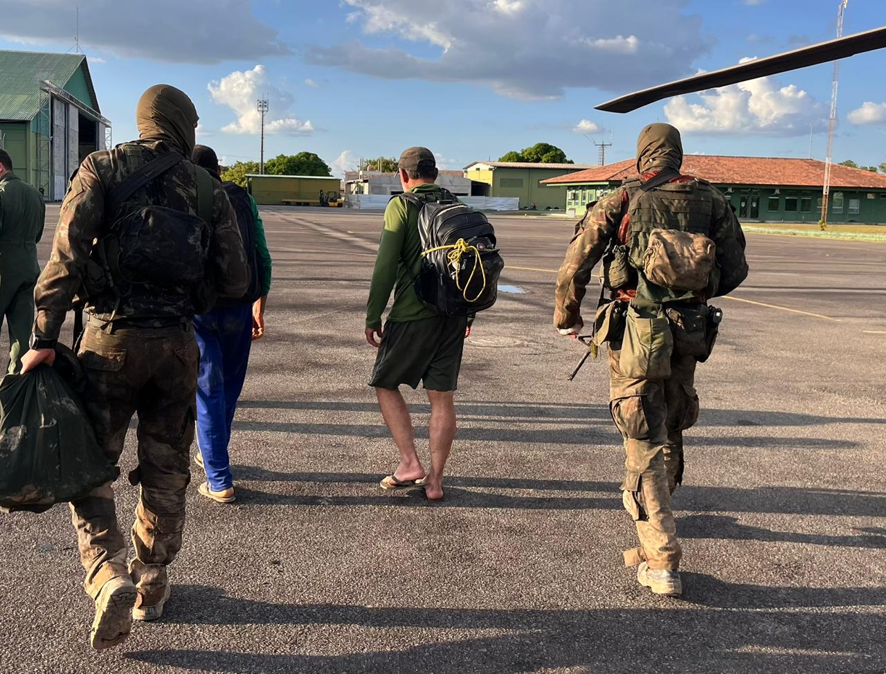 Militares prendem quatro suspeitos de garimpo ilegal na Terra Indígena Yanomami