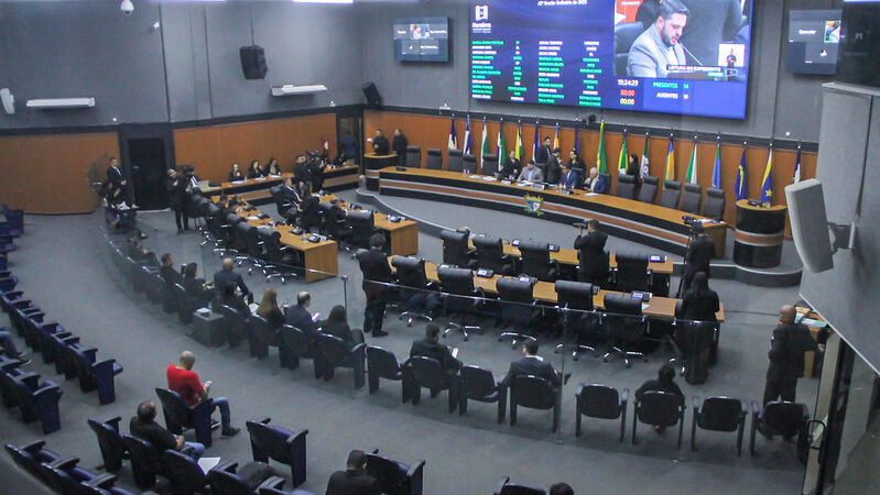 Deputados aprovam requerimentos para realização de sessões solenes e itinerante