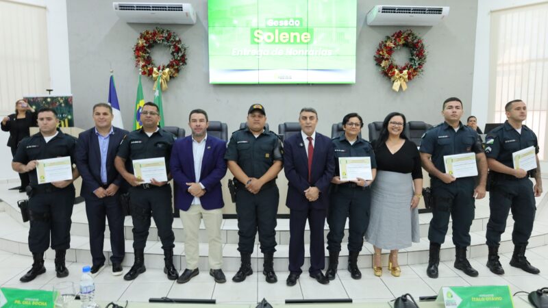 PMs que salvaram bebês engasgados são homenageados na Câmara de Boa Vista