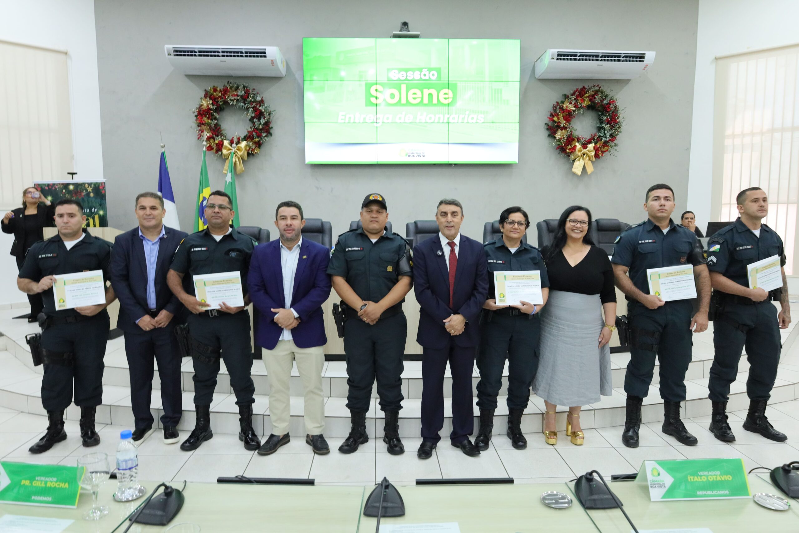 PMs que salvaram bebês engasgados são homenageados na Câmara de Boa Vista